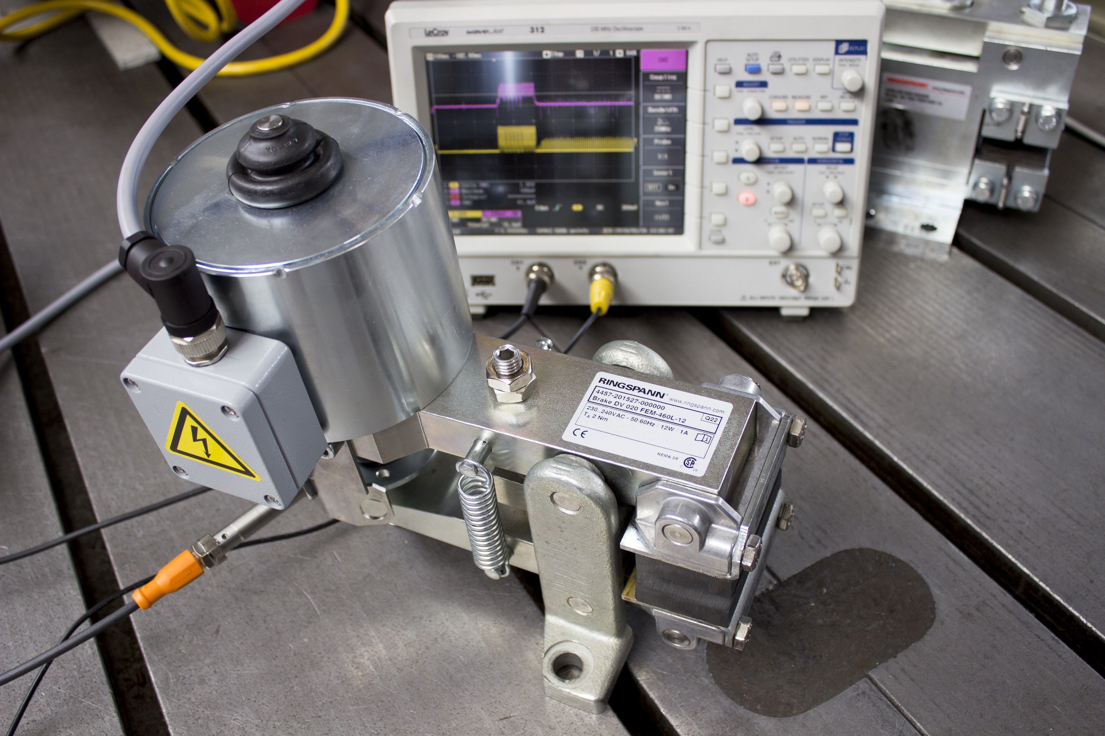 Electrical measurements on an electromagnetic disc brake from RINGSPANN Electrical measurements on an electromagnetic disc brake from RINGSPANN
